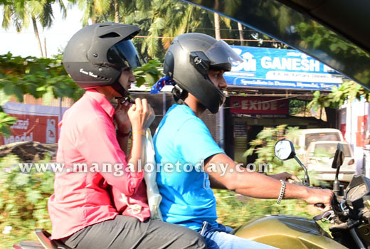  helmetless pillion-riders in Mangaluru 1